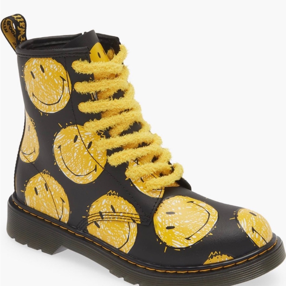 Dr martens x smiley 1460 pascal boots size 7US